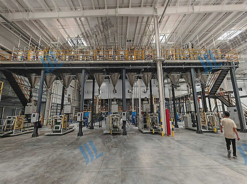 centralized feeding system for injection molding