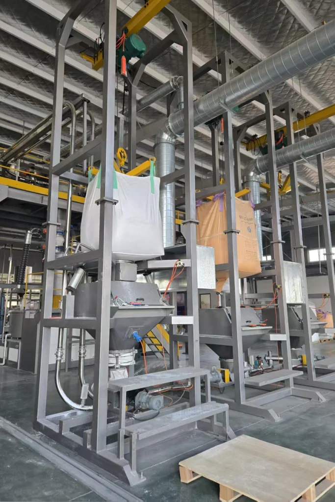 ton bag discharging station for plastic powder